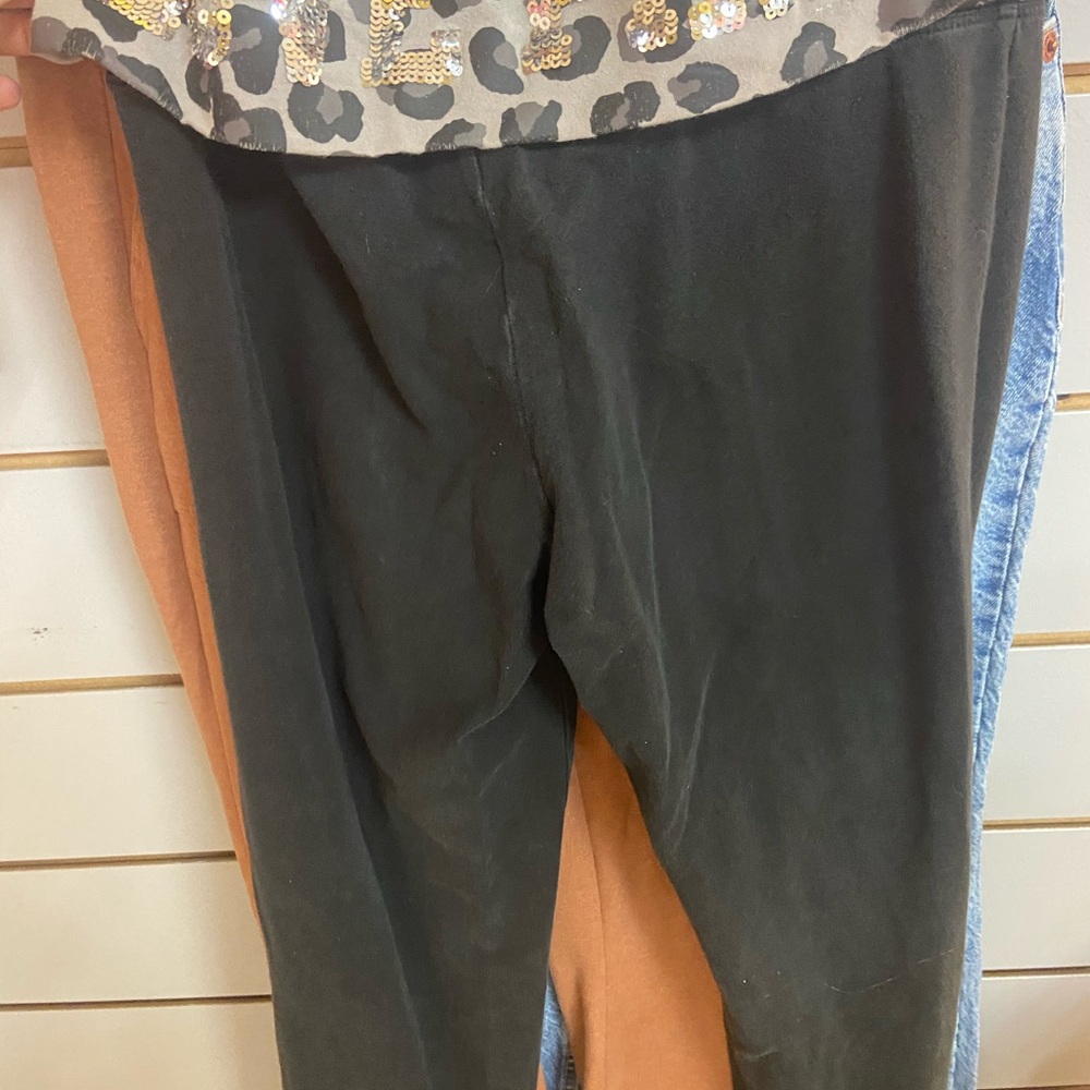 Black Leggings with Leopard Print Waistband